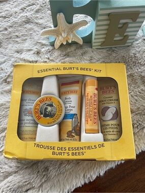 Burt's Bees Essential Kit